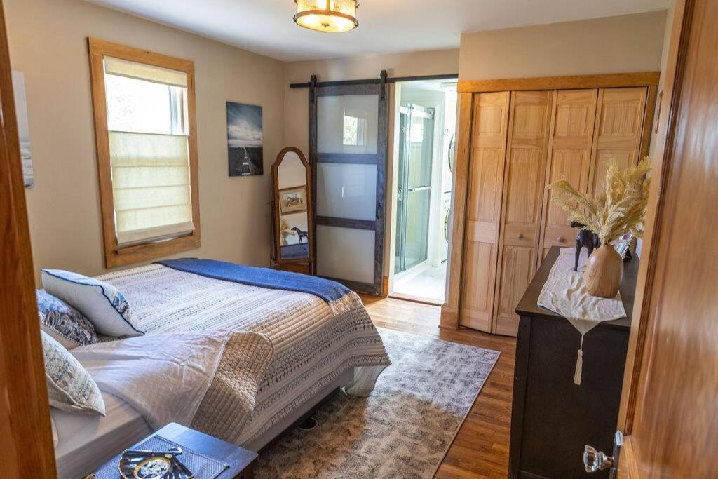 Single Family W/ Fenced In Yard Holiday home